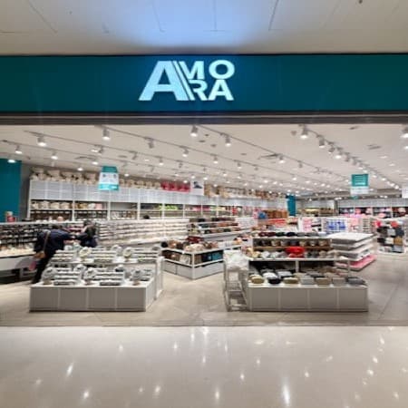 Imagem de interna da loja amora