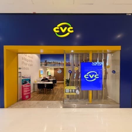 Imagem de interna da loja cvc