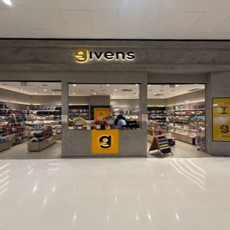 Imagem de interna da loja givens