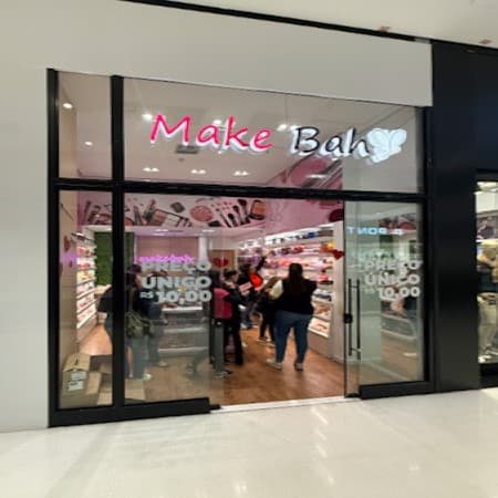 Imagem de interna da loja make bah