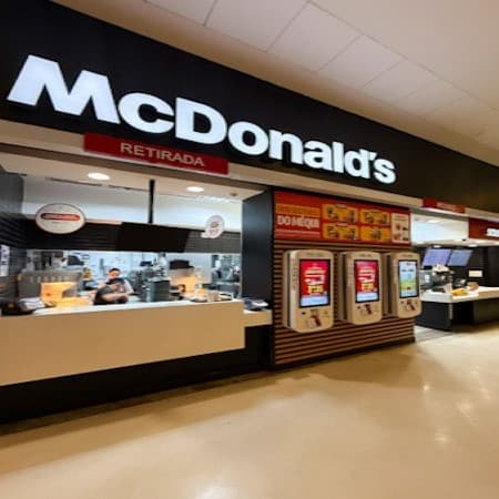 Imagem de interna da loja mc donald´s