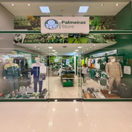 Imagem de interna da loja palmeiras store