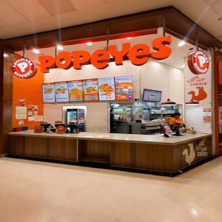 Imagem de interna da loja popeyes lousiana kitchen