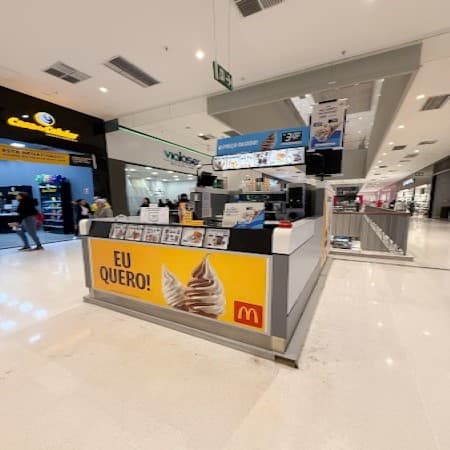 Imagem de interna da loja mc donald´s