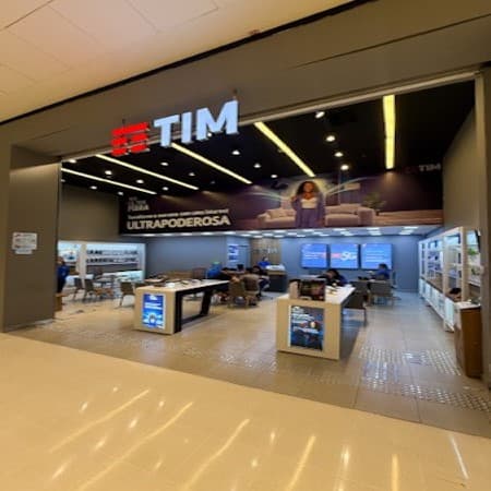 Imagem de interna da loja tim