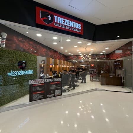 Imagem de interna da loja 300 barber shop