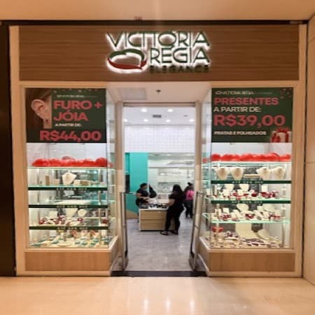 Imagem de interna da loja victtória régia elegance